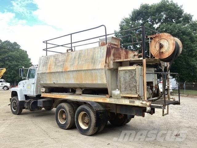 Ford L8000 农业机械-其他