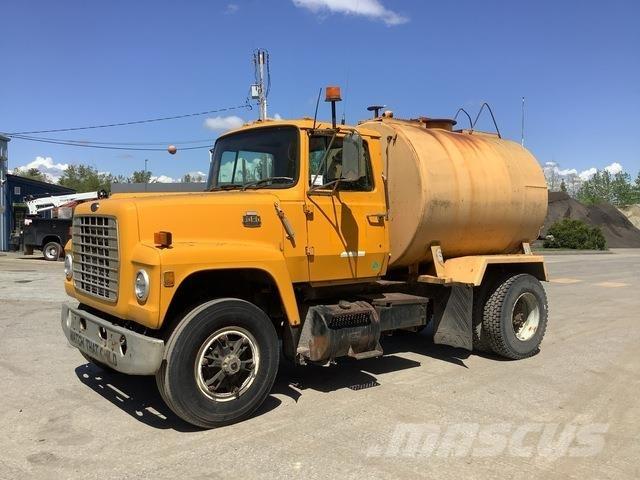 Ford L8000 水罐车