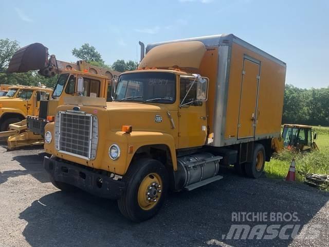 Ford L8000 市政车