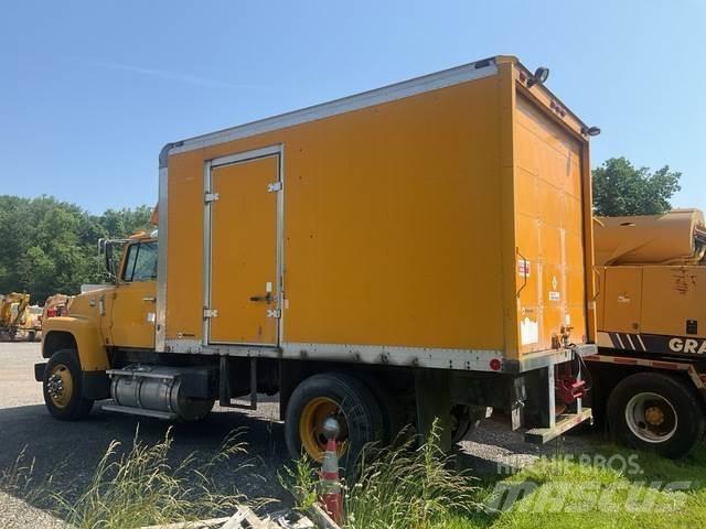Ford L8000 市政车