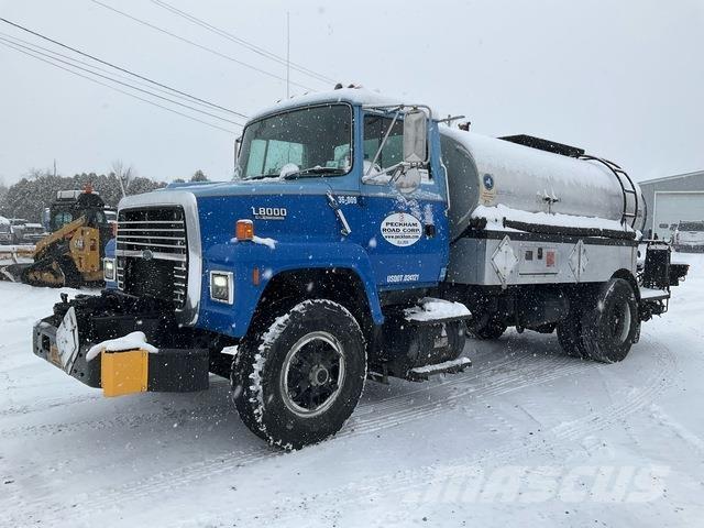 Ford L8000 混凝土搅拌车