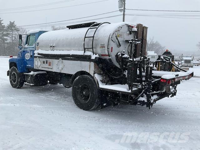 Ford L8000 混凝土搅拌车