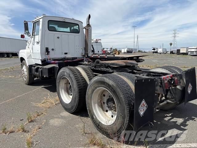 Ford L9000 牵引车