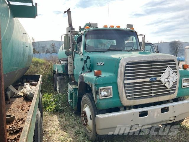 Ford L9000 水罐车