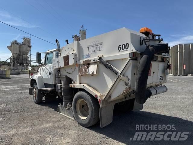 Ford LN7000 道路清扫车