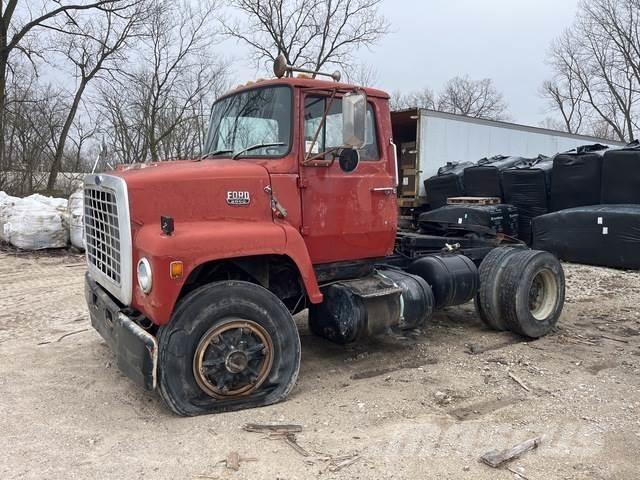 Ford LN8000 牵引车