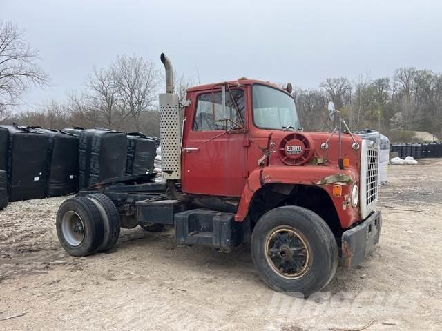 Ford LN8000 牵引车