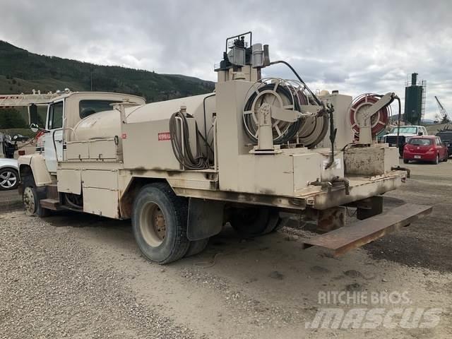 Ford LN8000 油罐车