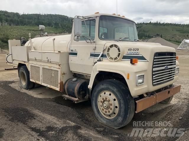 Ford LN8000 油罐车