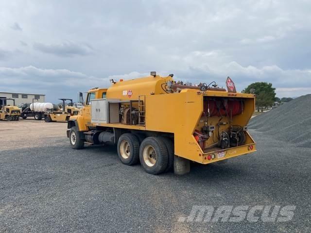 Ford LNT8000 油罐车