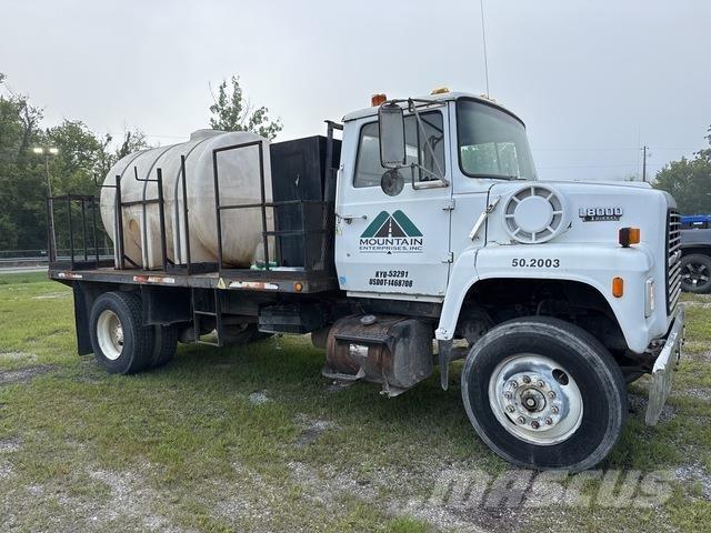 Ford LNT8000 油罐车