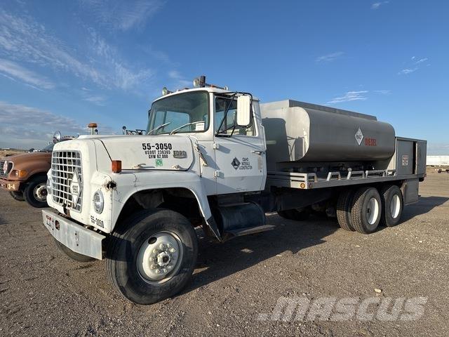 Ford LT8000 油罐车