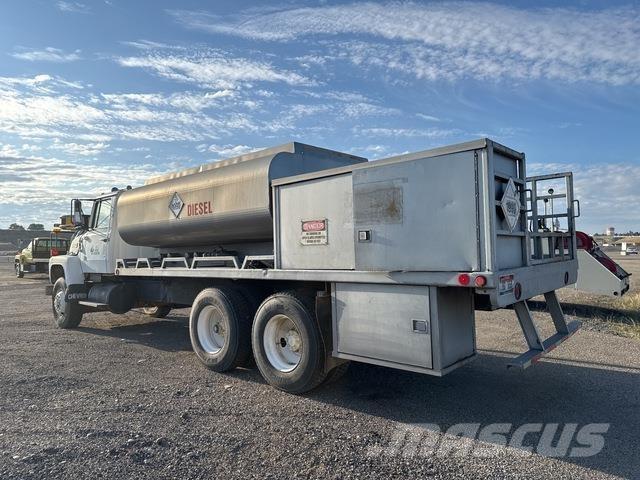 Ford LT8000 油罐车