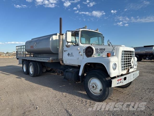Ford LT8000 油罐车