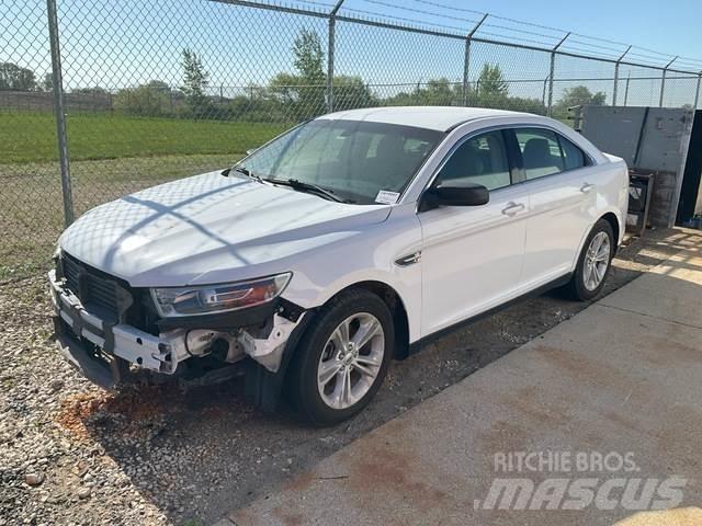 Ford Taurus 汽车