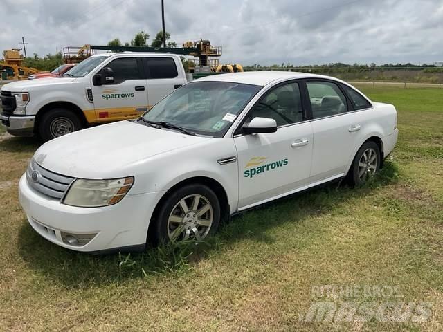 Ford Taurus 汽车