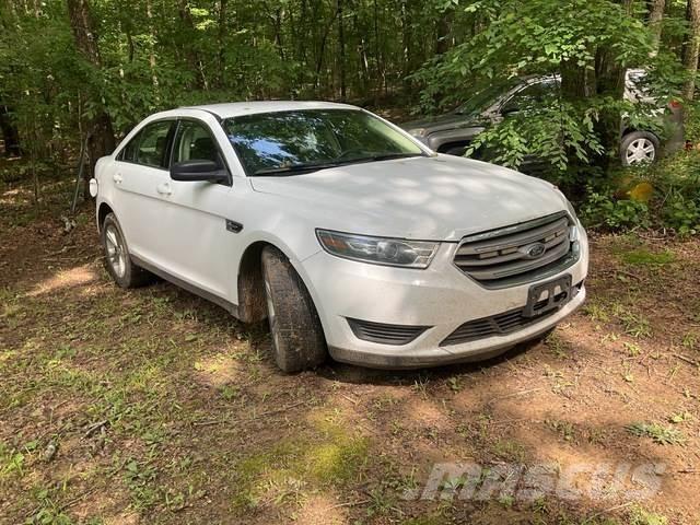 Ford Taurus 汽车