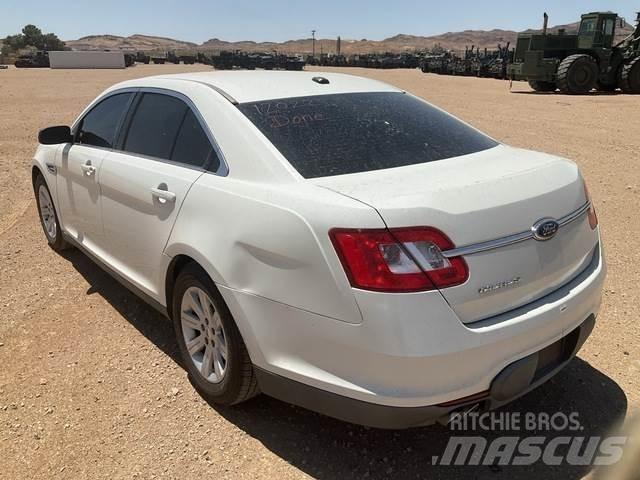 Ford Taurus 汽车