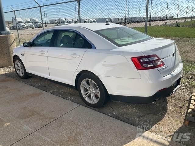 Ford Taurus 汽车