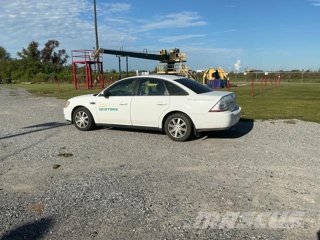 Ford Taurus 汽车