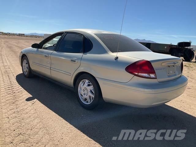 Ford Taurus SE 汽车