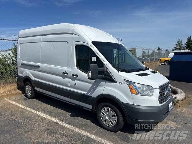 Ford Transit 大型面包车