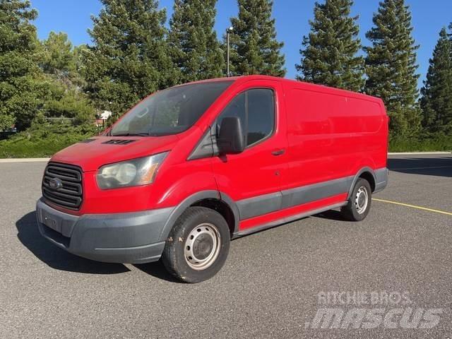 Ford Transit 大型面包车