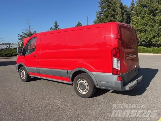 Ford Transit 大型面包车