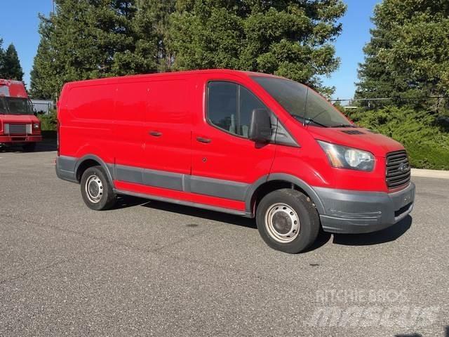 Ford Transit 大型面包车