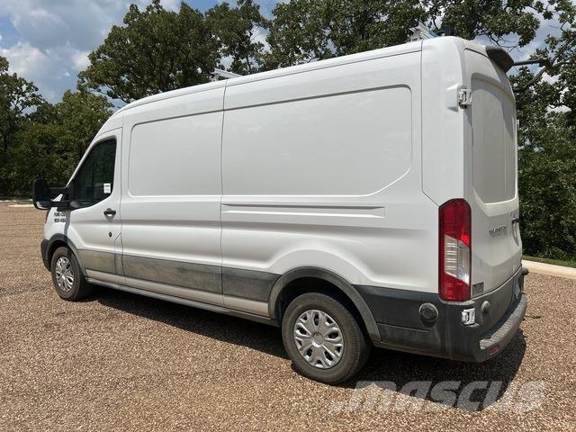 Ford Transit 大型面包车