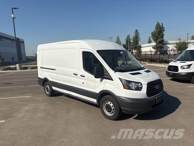 Ford Transit 大型面包车