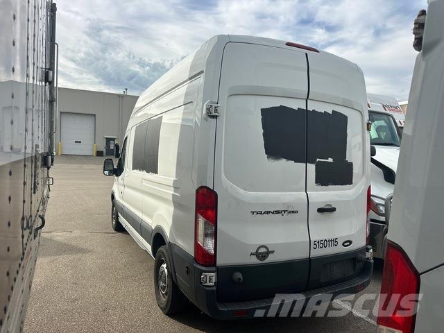 Ford Transit 大型面包车