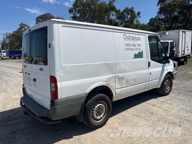 Ford Transit 大型面包车