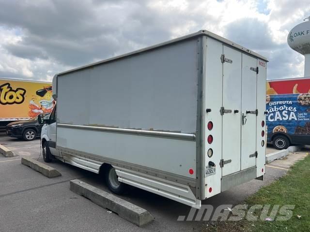 Freightliner  大型面包车