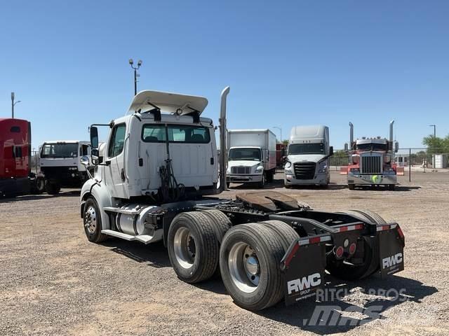 Freightliner  牵引车