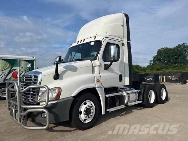 Freightliner  牵引车
