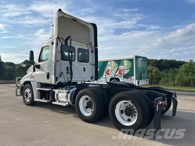 Freightliner  牵引车