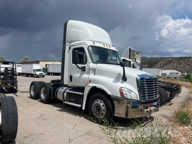 Freightliner  牵引车