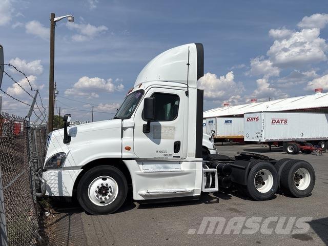 Freightliner  牵引车
