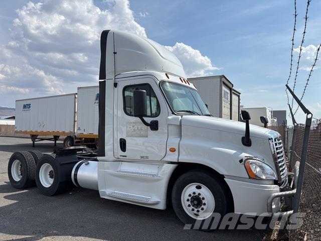 Freightliner  牵引车
