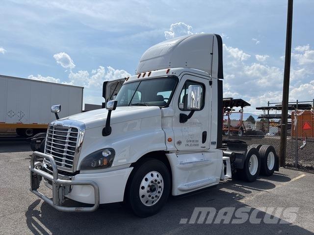 Freightliner  牵引车