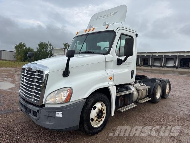 Freightliner  牵引车