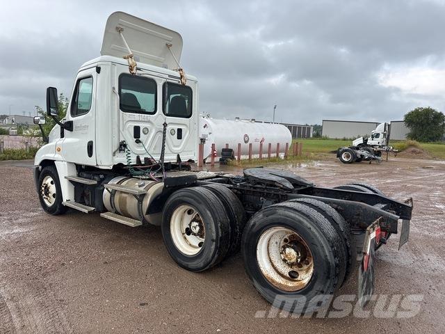 Freightliner  牵引车