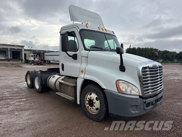 Freightliner  牵引车
