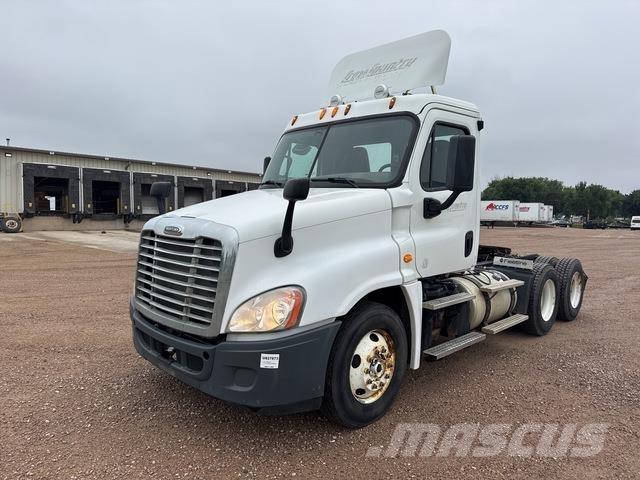Freightliner  牵引车