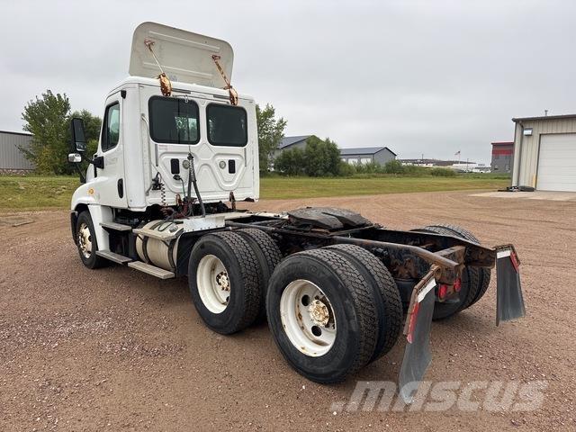 Freightliner  牵引车