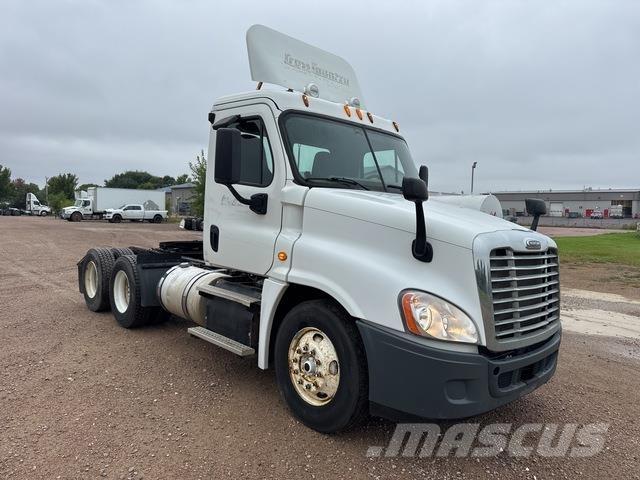 Freightliner  牵引车