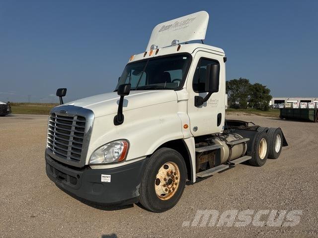 Freightliner  牵引车