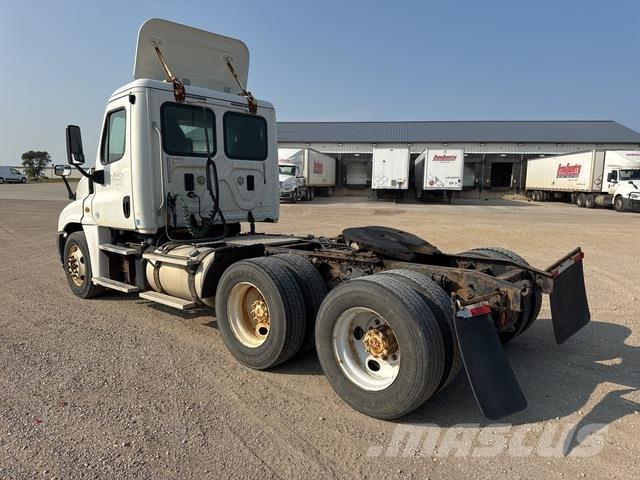 Freightliner  牵引车