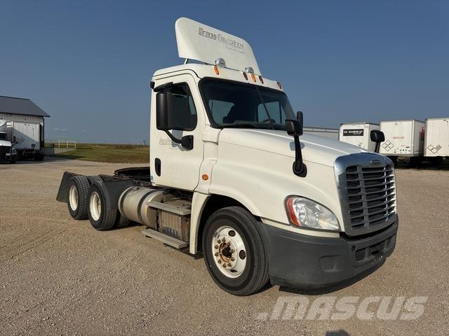 Freightliner  牵引车